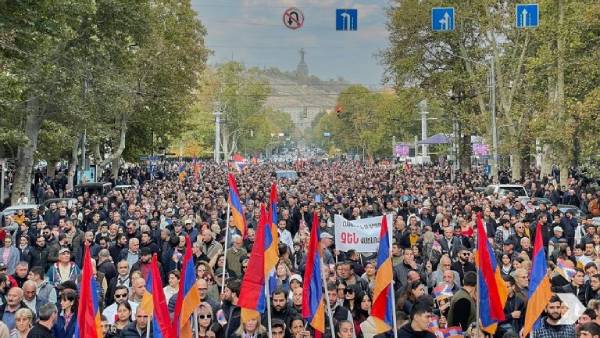 Masiva manifestación en Armenia en apoyo a Artsaj | NR | Periodismo alternativo